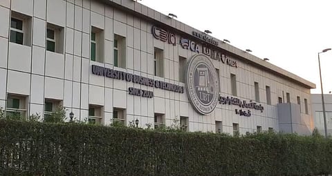 مأساة طلاب المنح..إحداهن تبيع ذهبها وجامعة تطالب"التعليم"بـ 100 مليون