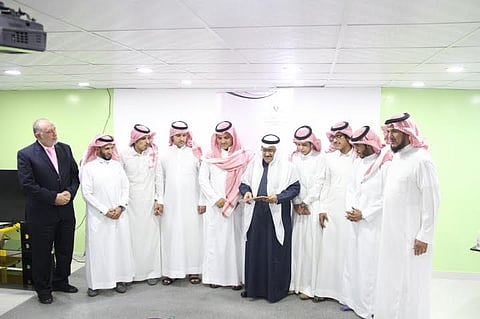 لجنة التنمية بعسير تُكَرّم 60 من رواد العمل التطوعي