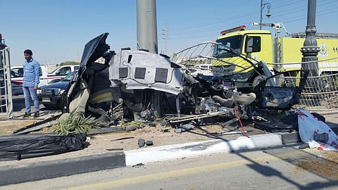 شاهد.. تصادم "كابريس" بعمود إرشادات يُصرع شابين بالأحساء