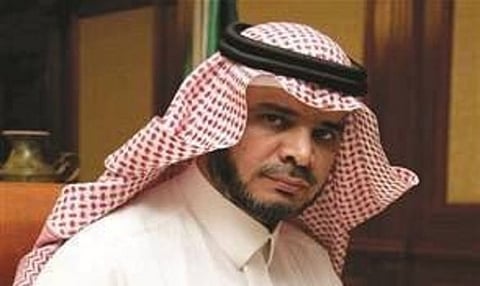 العيسى يوجِّه بتأمين 300 مركبة نقل طلاب مدارس النطاق الأحمر بالداير