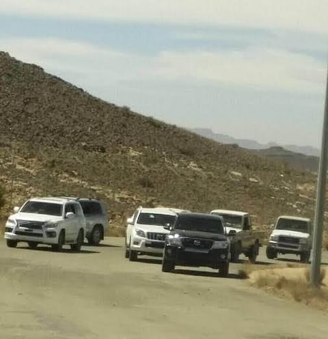 تمهيداً لإعلان الاستسلام.. الحوثي يرسل وفداً قبلياً للسعودية عارضاً إيقاف الحرب