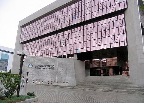 غرفة الرياض تعرض 374 وظيفة نسائية ورجالية غدًا الاثنين