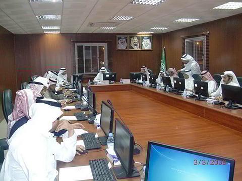 بلدي نجران يشكل 6 لجان عمل ويبحث تسيير المشاريع "تحت التنفيذ"