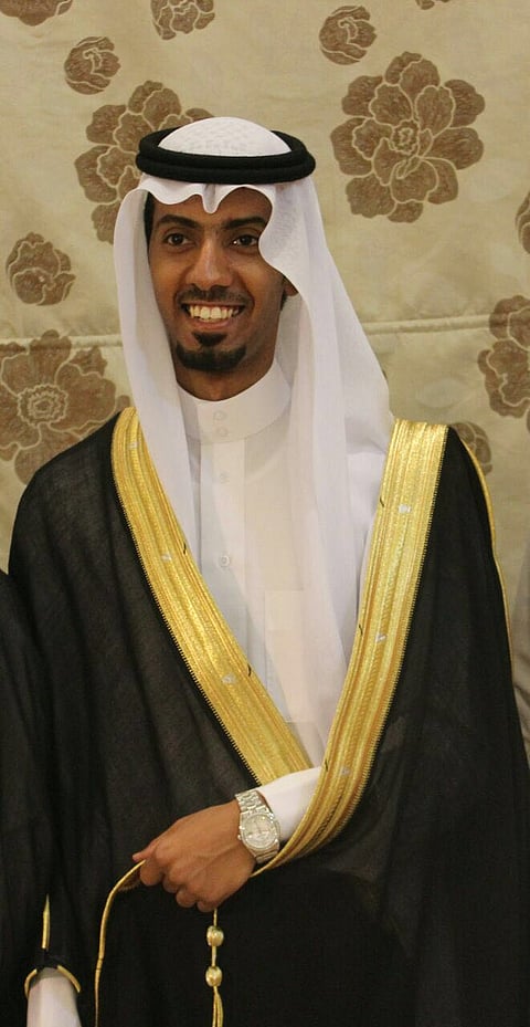 "تركي" يضيء منزل "الحركان"