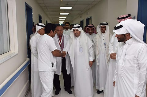 مدير "صحة الطائف" يلتقي مشتبهاً بإصابتهم بـ"كورونا" ويطالب بإجراءات احترازية