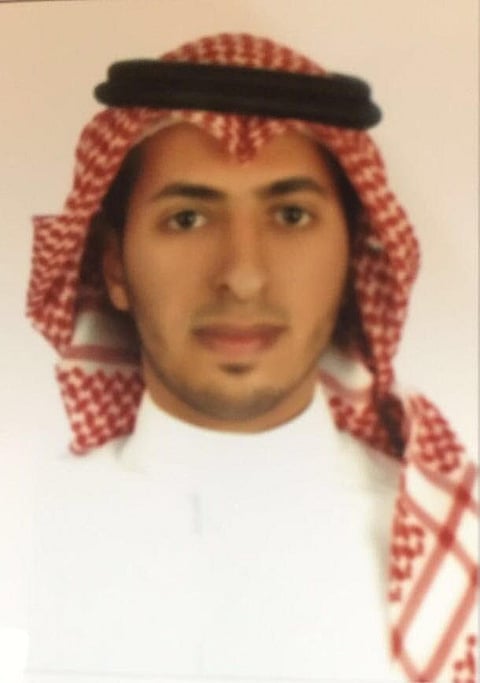 الخطوط الهولندية تكرم طبيباً سعودياً أسعف راكبة على رحلة "أمستردام"
