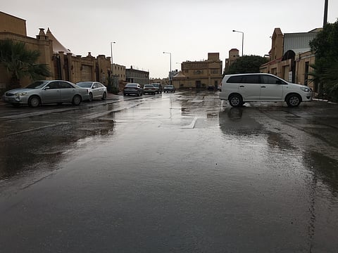 أمطار صباحية تنعش أجواء العاصمة وسط ترقب للأغزر