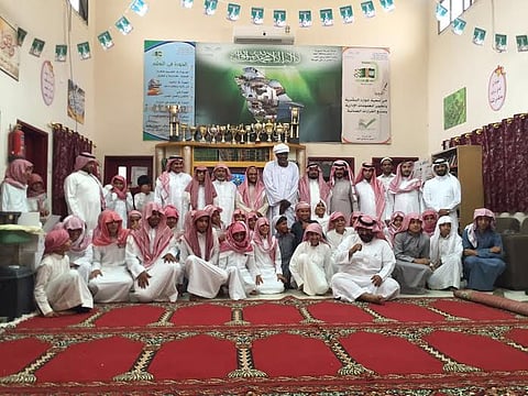 إلى " بعد 20 عاماً.. هكذا استقبل أهالي قفيلان بأضم معلمهم السوداني القادم للعمرة "