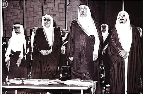 223 صورة توثق علاقة الملك سلمان بجامعة سعود منذ 40 عامًا