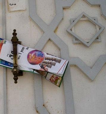 مؤسسات دعائية تخالف الأنظمة وتضايق سكان "فاخرية عنيزة"
