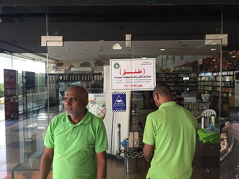 إغلاق محل عطارة بالرياض بعد "فيديو الفئران" وضبط عمالة تحاول ستر ما فضحه المقطع