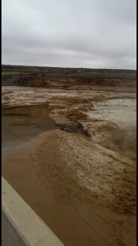 أهالي "رنية" يستغيثون: افتحوا عبارات السد.. والموظف: انتظروا "الإذن"
