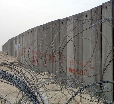 المملكة تساهم بـ 300 ألف دولار للأضرار الناشئة عن  الجدار العازل بفلسطين