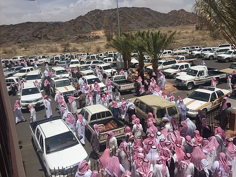 بالصور.. تشييع جثامين ضحايا حادث عسير الــ 15 بمركز الاثب