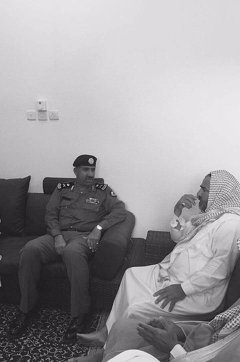 مدير شرطة عسير يتقدم جنازة "الأحمري"