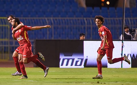 بالصور .. "بنو قادس" يعمق جراح الشباب بهدفين