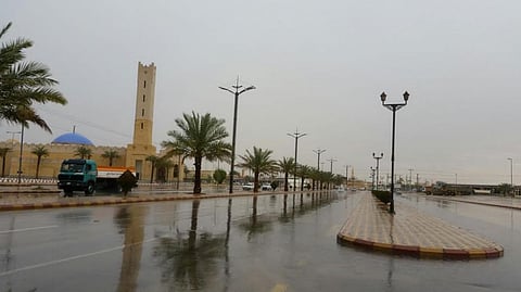 أمطار الأفلاج تواصل هطولها لليوم الثاني.. والجهات المعنية تعلن التأهب