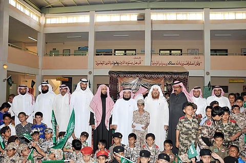 مدير "تعليم الجوف" يكرم ابن الشهيد "تركي الرويلي"