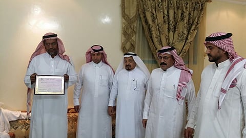 "صحي ثمالة" يكرم " خلف " بمناسبة تقاعده