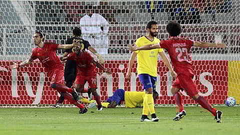 "لخويا" عاد.. وأسقط "العالمي" برباعية أشكال وألوان