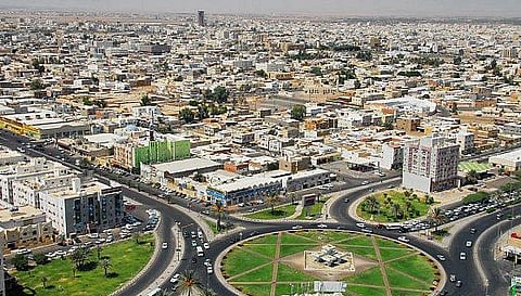 نجاة طفل السادسة من الموت بعد سقوطه من الدور الثالث بتبوك