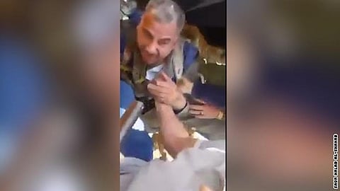 بالفيديو.. لحظة القبض على طيار سوري أُسقطت طائرته بريف حلب