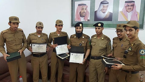 أمن طرق الرياض يكرّم أفراد مركز حلبان لجهودهم في ضبط القضايا الجنائية والمرورية