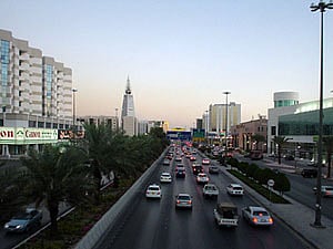 مواطن يقطع 2200 كلم من أبها إلى الرياض بسبب "مخالفة تظليل"