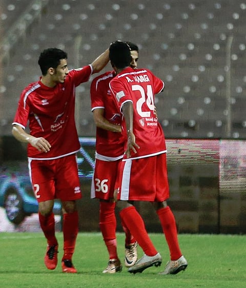 بالصور.. بثلاثية الرائد (الفرسان) يقتربون من منطقة الأمان