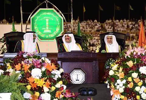 شاهد .. أمير الشرقية يرعي حفل تخرج 1561 طالبًا من جامعة البترول