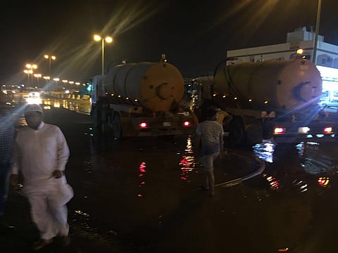 محافظ ينبع يوجِّه بتشكيل لجنة عاجلة للوقوف على مشكلة تدفق المياه الجوفية