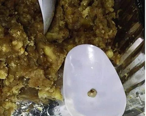 "أمانه مكة" تتابع شكوى مواطن عثر على ضرس بـشري في وجبة معـصوب