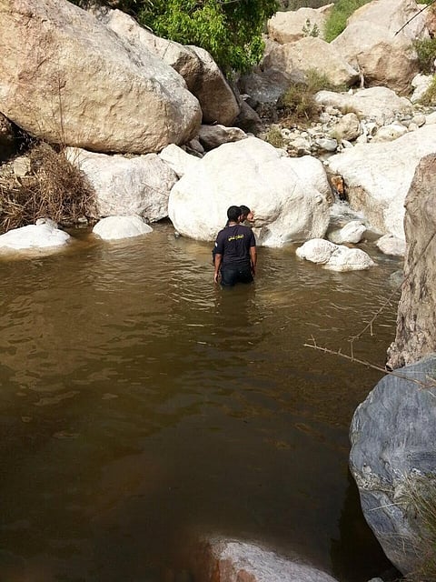 بالصور.. استمرار البحث عن مفقود سيول عقبة ساقين بعسير