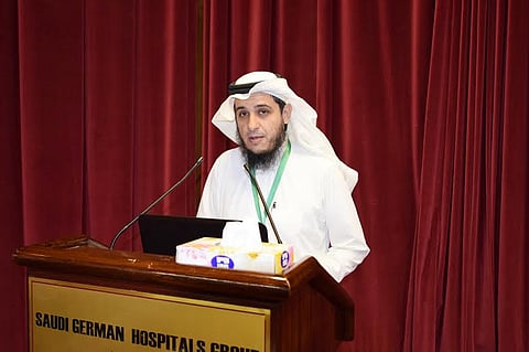 "الهبدان" يفتتح دورة "التحضيرات الصيدلانية المعقمة" بعسير