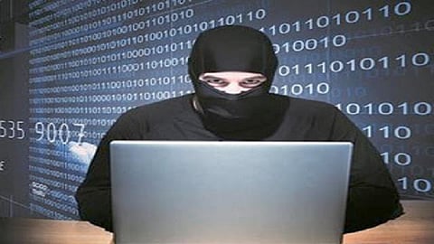 "قراصنة" يخترقون حسابات بنكية لمواطنين اثنين بالجبيل ويسحبون كامل الرصيد