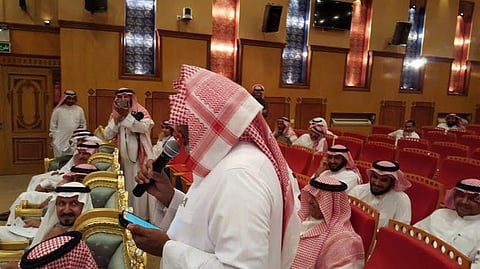 في أول لقاء لـ"بلدي تبوك" مع الأهالي: مواطن "يطالب الاستعانة بـ"خيزرانة معيض"