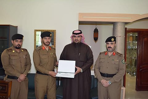 مدير مرور عسير يكرم "القحطاني" لتميزه