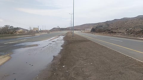شاهد .. أمطار عسير من الفجر للظهر والطرق تنتظر "الماطور"