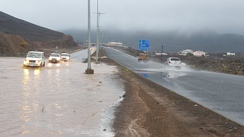 شاهد.. الأمطار الغزيرة تكشف سوء التصريف في عسير