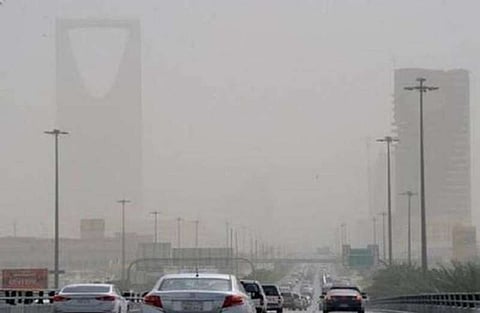 "الأرصاد": رياحٌ مُثيرة للأتربة على الرياض والشرقية ومكة المكرّمة والمدينة المنوّرة
