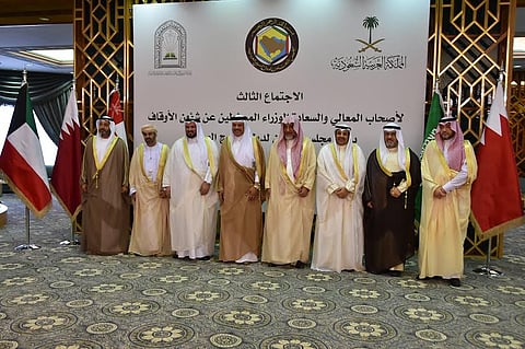 "آل الشيخ": نحن أمام تحدٍ لم يسبق للأمة أن واجهت مثله في تشويه ديننا بفعل أبنائه!