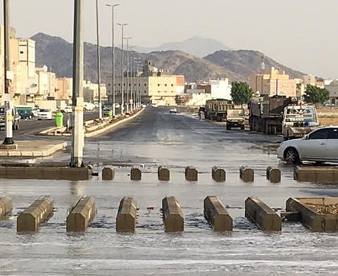 "الأرصاد" تُصدر تنبيهًا بهطول أمطار رعدية مصحوبة بزخات من البَرَد ورياح نشطة