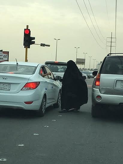 المتسولون بحيلهم الجديدة يقتحمون ميادين الشرقية.. ومطالب بمكافحتهم