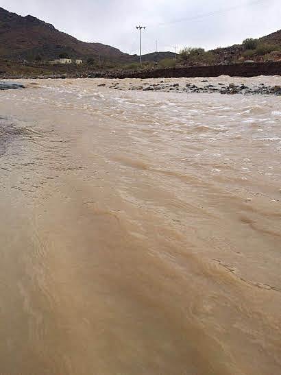 أمطار على قرى غرب العلا تؤدي لجريان الأودية