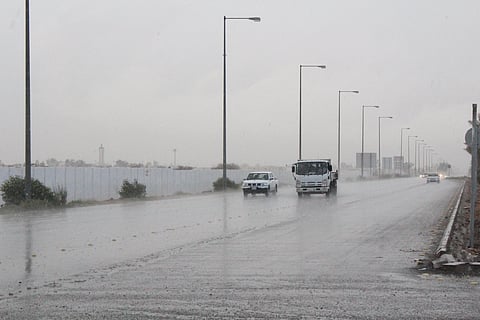 بالصور.. أمطار متوسطة وغزيرة على الحوية بالطائف