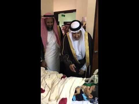 "فيصل بن سلمان" يحقِّق رغبة شاب معاق طلب زيارته في المستشفى