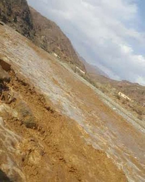 "صالح" مفقود "وادي الليث".. حاول قياس قوة السيل فجرفه للمجهول