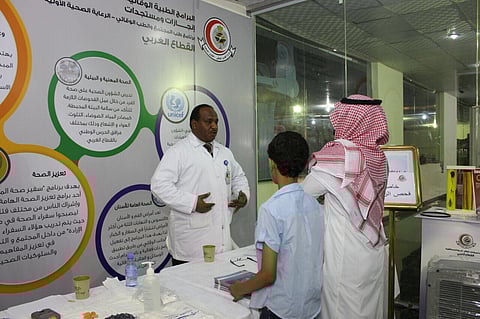 عيادات "الحرس الوطني" تثقف زوار مهرجان الورد الطائفي