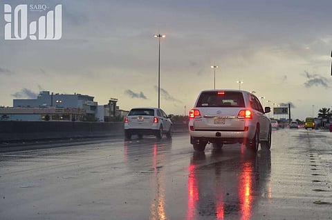 "الأرصاد": أمطارٌ رعديّة على مكة والرياض وعسير والباحة ونجران وجازان