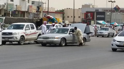 "سبق" ترصد عودة الباعة الجائلين إلى البسطات بحراج بن قاسم